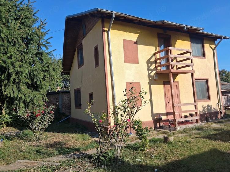 Casă cu 4 camere cu Teren 1000 Mp în Târgșoru Vechi