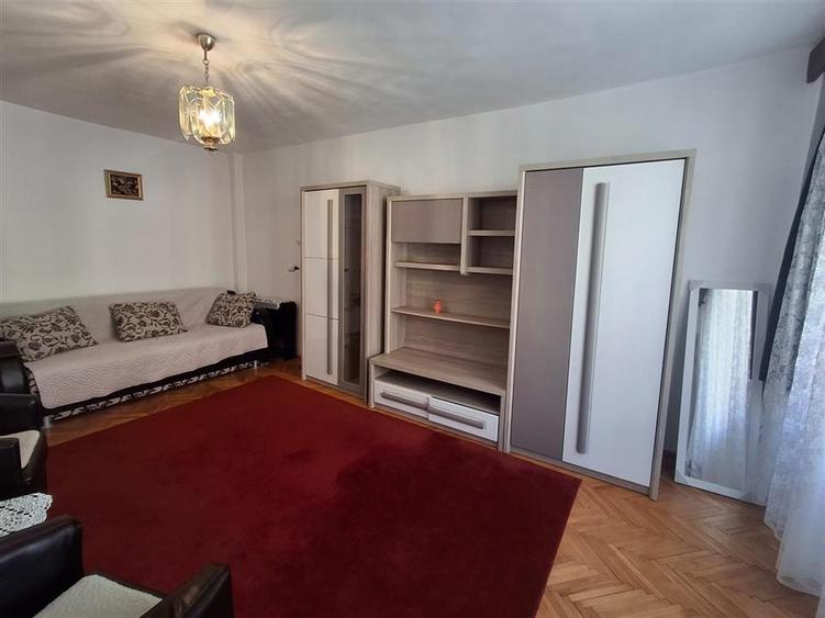 Apartament cu 2 camere decomandat în Mihai Viteazul