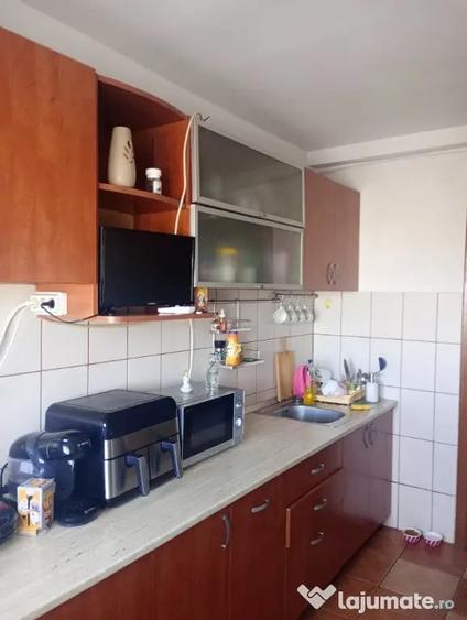 Apartament cu 3 camere decomandat în Brâncoveanu
