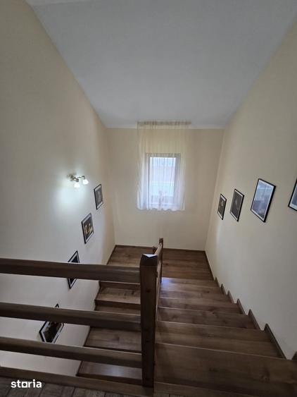 Casă cu 6 camere cu Teren 700 Mp în Tăuți