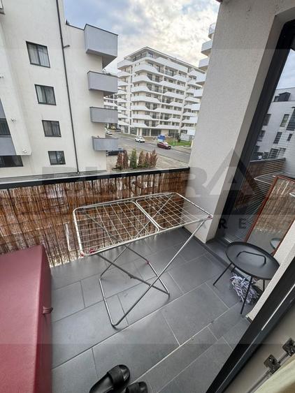 Apartament cu 2 camere semidecomandat, mobilat în Florești