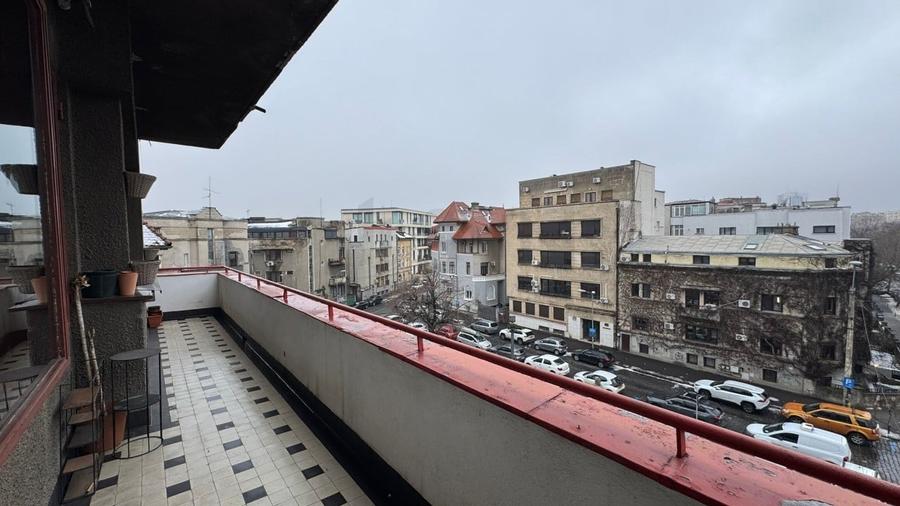 Apartament cu 4 camere decomandat în Dacia