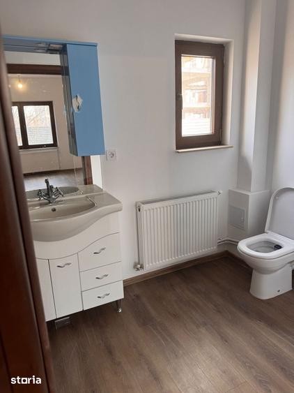 Apartament cu 4 camere în Otopeni