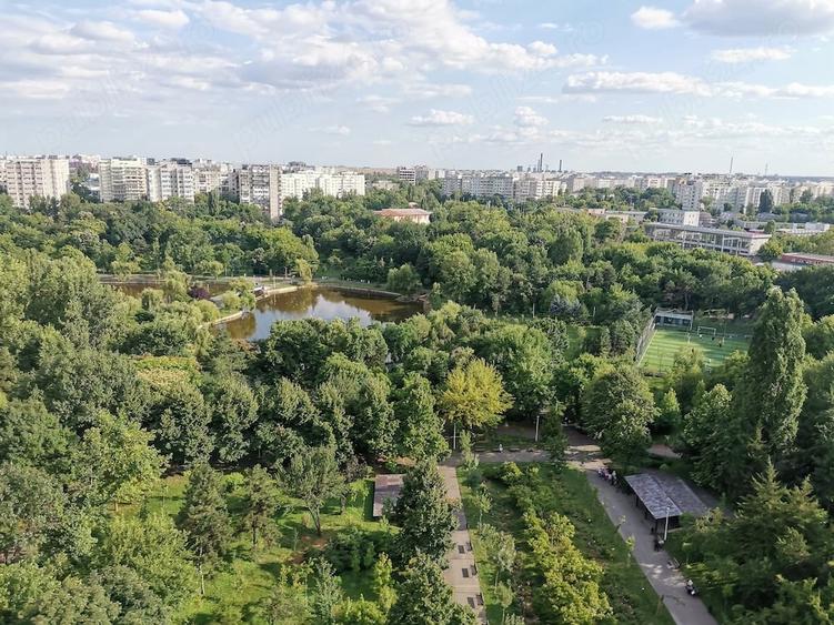Apartament cu 4 camere decomandat în Morarilor