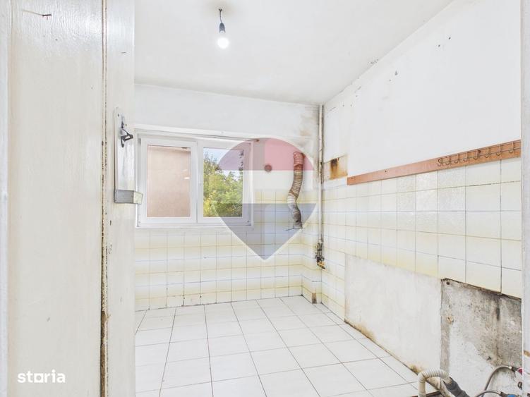 Apartament cu 3 camere semidecomandat în Crângași