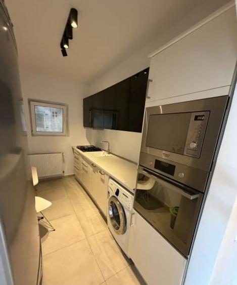 Apartament cu 3 camere decomandat, mobilat în Romană