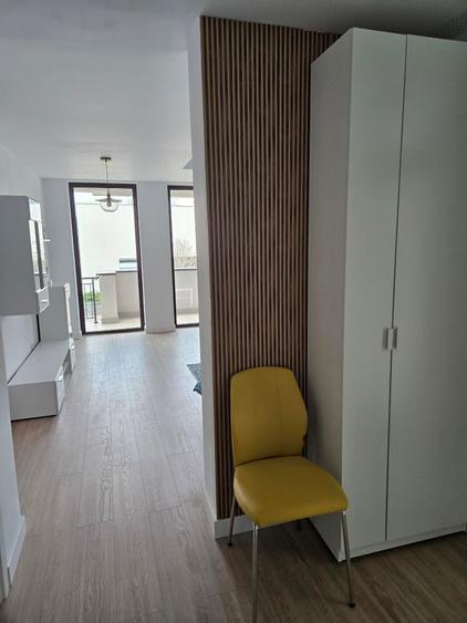Apartament cu 3 camere semidecomandat în Bucureștii Noi