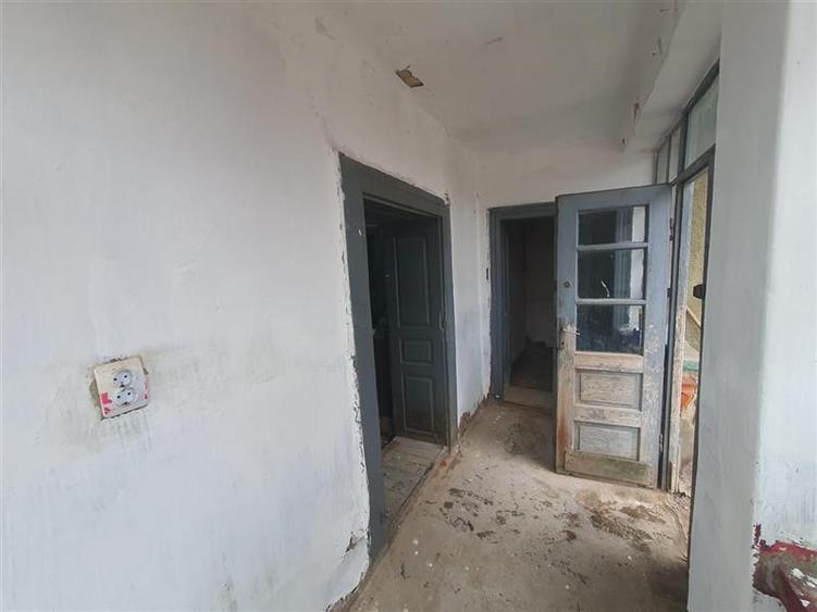 Casă individuală cu 3 camere cu Teren 9504 Mp în Poclușa de Barcău