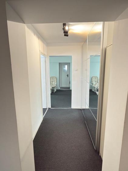 Apartament cu 3 camere semidecomandat în Pantelimon