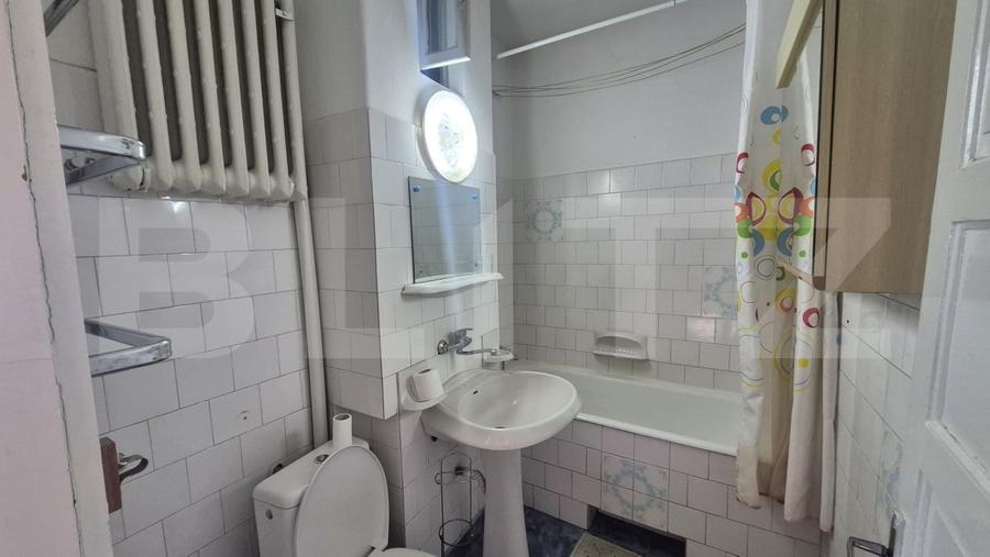 Casă individuală cu 12 camere cu Canalizare în Semicentral