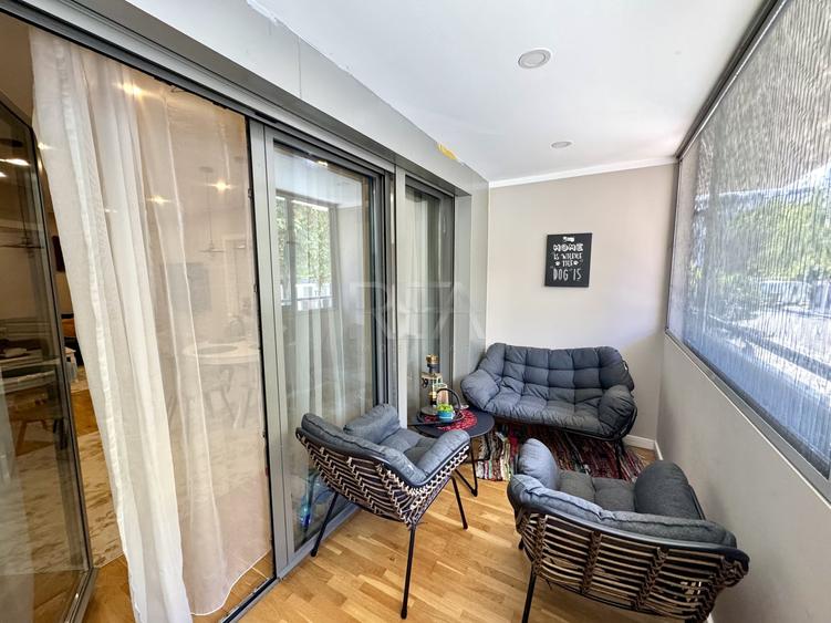Apartament cu 3 camere semidecomandat în Băneasa