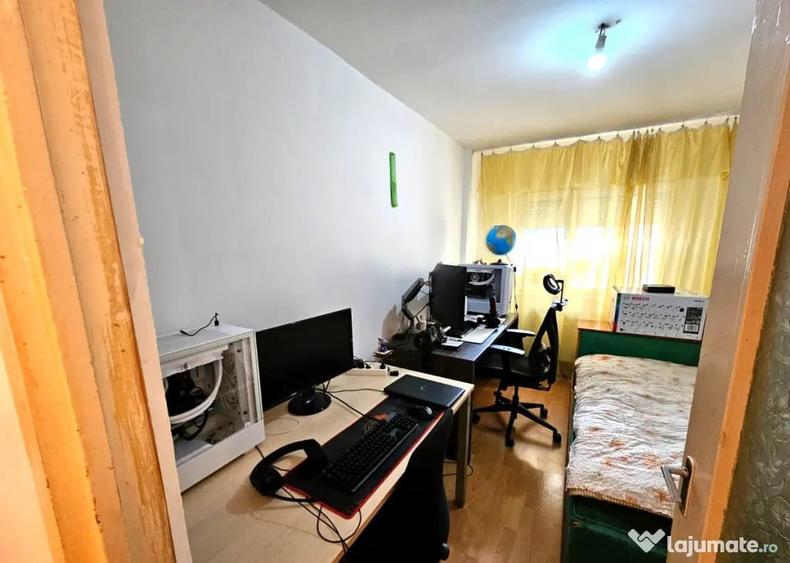 Apartament cu 3 camere decomandat în Răcădău