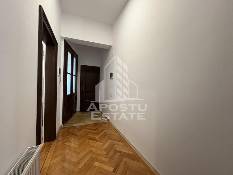 Apartament cu 3 camere circular, mobilat în P-ța Maria