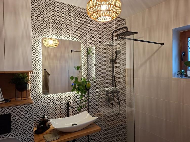 Casă individuală cu 4 camere cu Canalizare în Săbăreni
