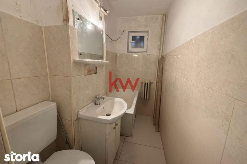 Apartament cu 3 camere semidecomandat în Alexandru cel Bun