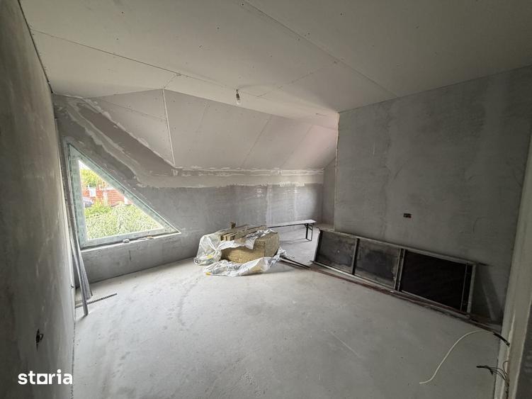 Casă cu 6 camere cu Teren 965 Mp în Brănești