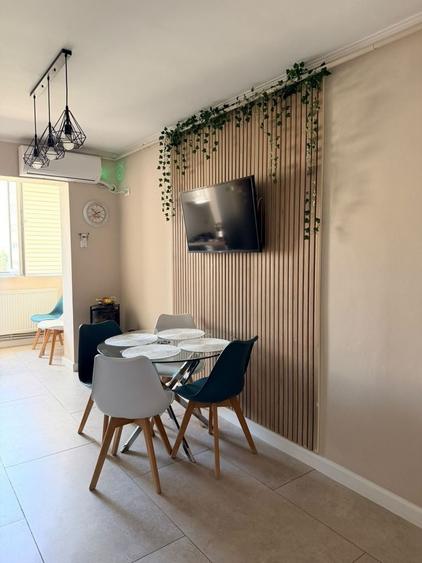 Apartament cu 4 camere semidecomandat în Teiul Doamnei