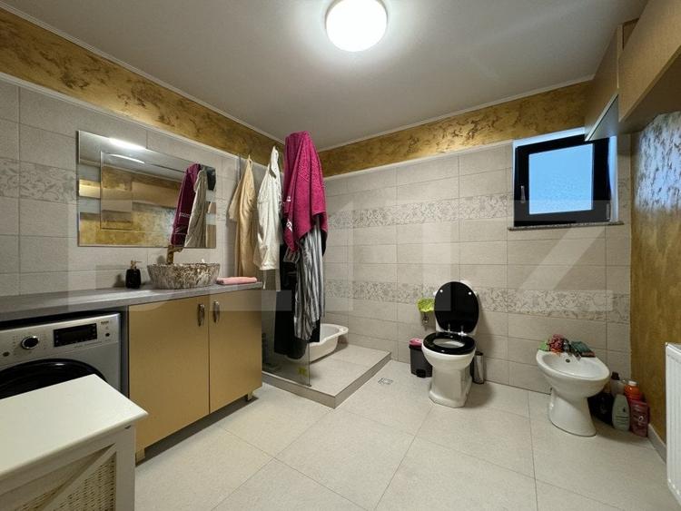 Casă individuală cu 4 camere cu Canalizare în Preajba