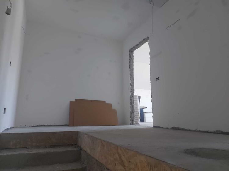Casă cu 4 camere în Păulești