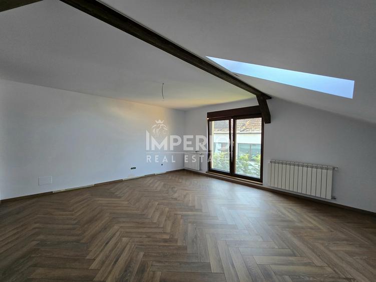 Duplex cu 5 camere cu Canalizare în Gruia