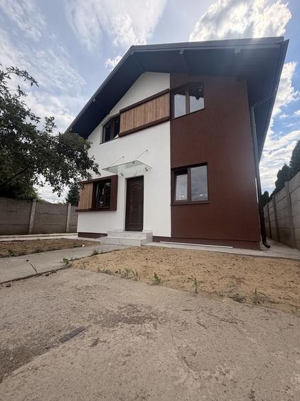 Casă cu 4 camere în Popoveni