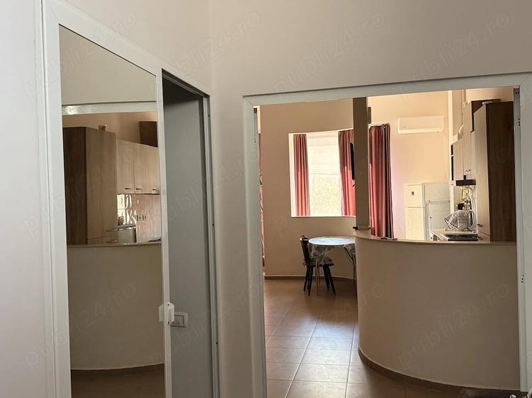 Apartament cu 3 camere decomandat în Delfinariu