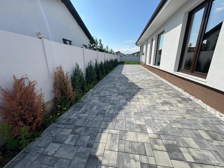 Casă individuală cu 4 camere cu Canalizare în Micești
