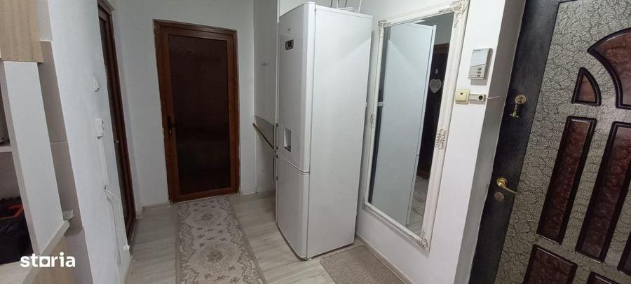 Apartament cu 2 camere decomandat, mobilat în Decebal
