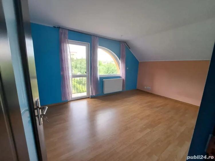 Casă cu 5 camere cu Teren 1040 Mp în Unirii