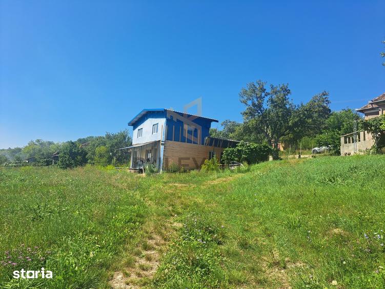 Casă cu 5 camere cu Teren 4700 Mp în Zimbor