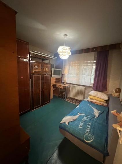 Apartament cu 2 camere semidecomandat, mobilat în Craiovița Nouă