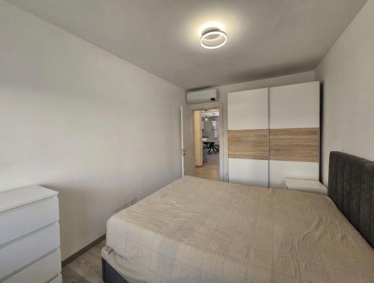 Apartament cu 3 camere decomandat în Exterior Vest