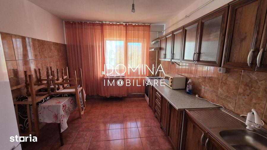 Vanzare apartament 3 camere, et. 2, situat in Rovinari, str. Plopilor - 1