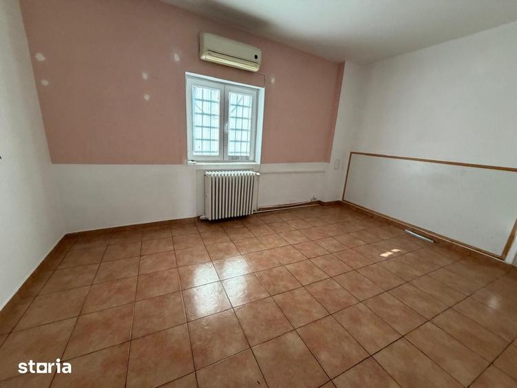 Casă cu 6 camere cu Teren 60 Mp în Vitan