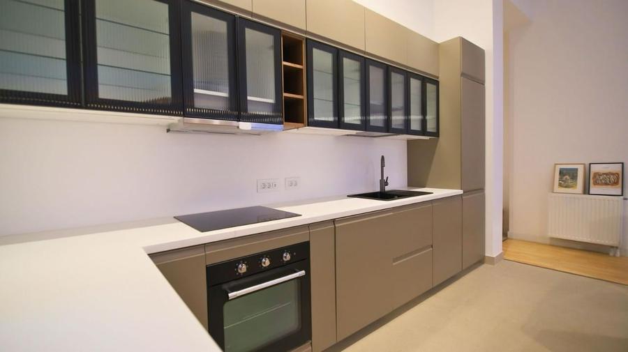 Apartament cu 3 camere semidecomandat, mobilat în Bucureștii Noi