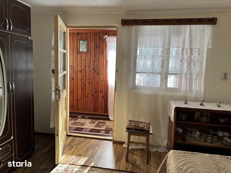 Casă cu 2 camere decomandat cu Teren 1745 Mp în Central