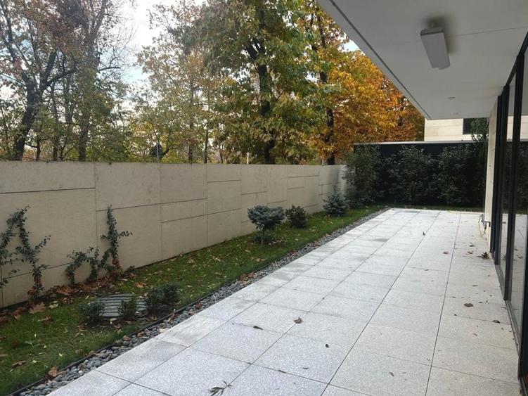 Apartament cu 4 camere decomandat, mobilat în Primăverii