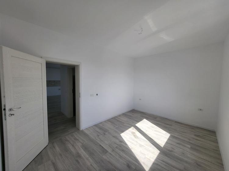 Comision 0%.  3 camere. Nou. etaj 1. Girocului - langa Profi str. Neptun. - 4
