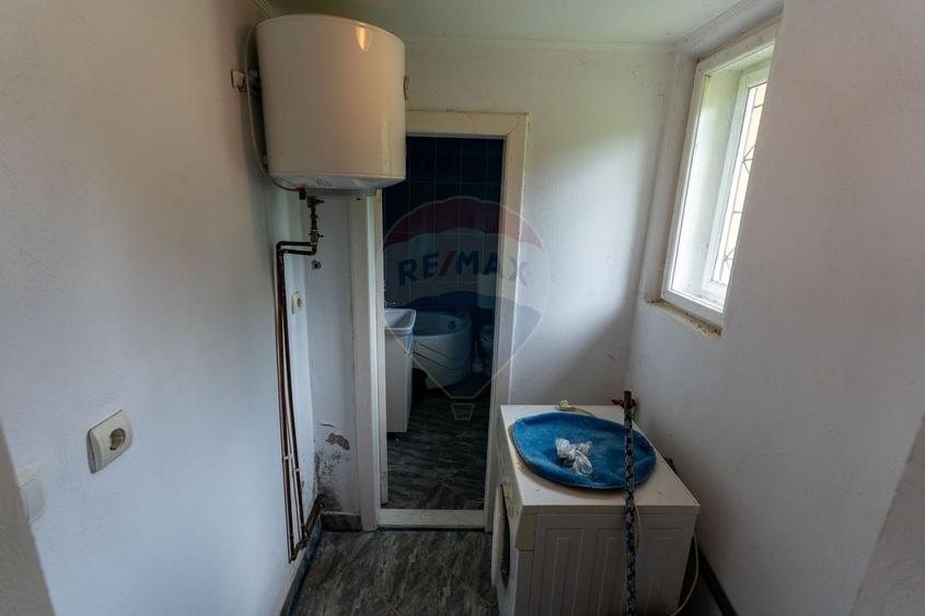 Casă individuală cu 6 camere cu Teren 2143 Mp în Crișan