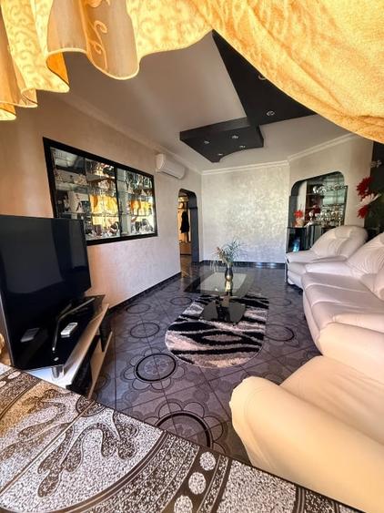 Apartament cu 4 camere decomandat, mobilat în Central