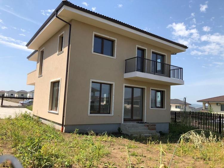 Casă individuală cu 4 camere cu Canalizare în Dezmir