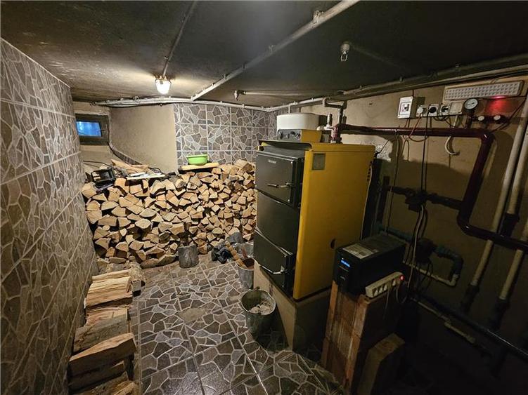 Casă cu 5 camere cu Piscina în Aroneanu