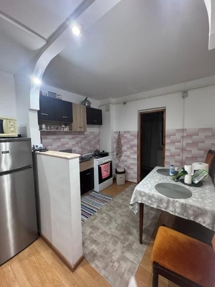 Apartament cu 2 camere decomandat, mobilat în Siret