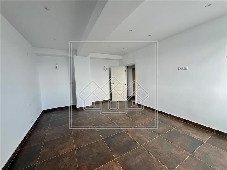 Apartament cu 2 camere decomandat în Mihai Viteazul