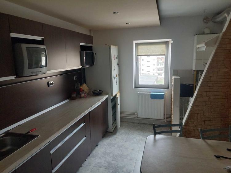 Apartament cu 3 camere decomandat în Vulcan