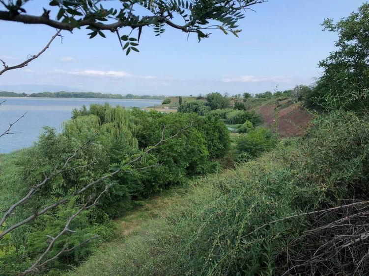 Teren de 2200 mp, în Furcenii Noi