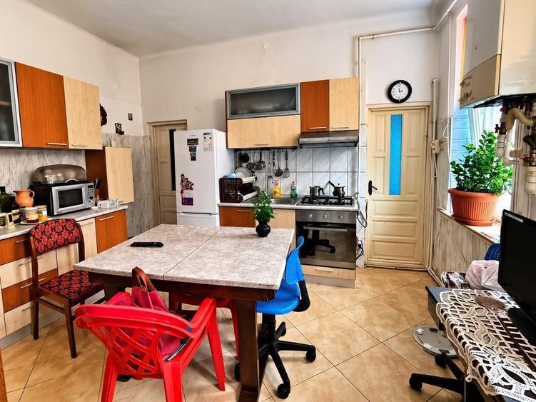 Casă individuală cu 3 camere cu Canalizare în Ultracentral