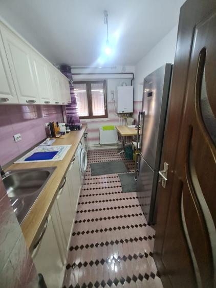 Apartament cu 4 camere decomandat în Central