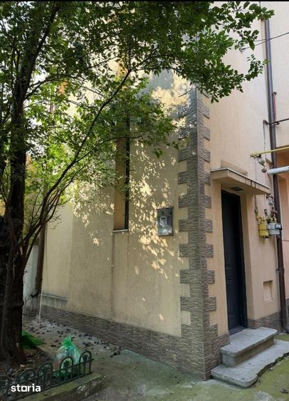 Apartament cu 3 camere decomandat în Colentina