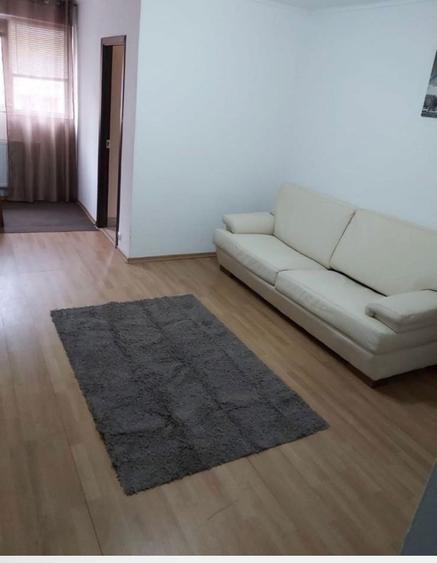Garsonieră decomandată în Costin Georgian